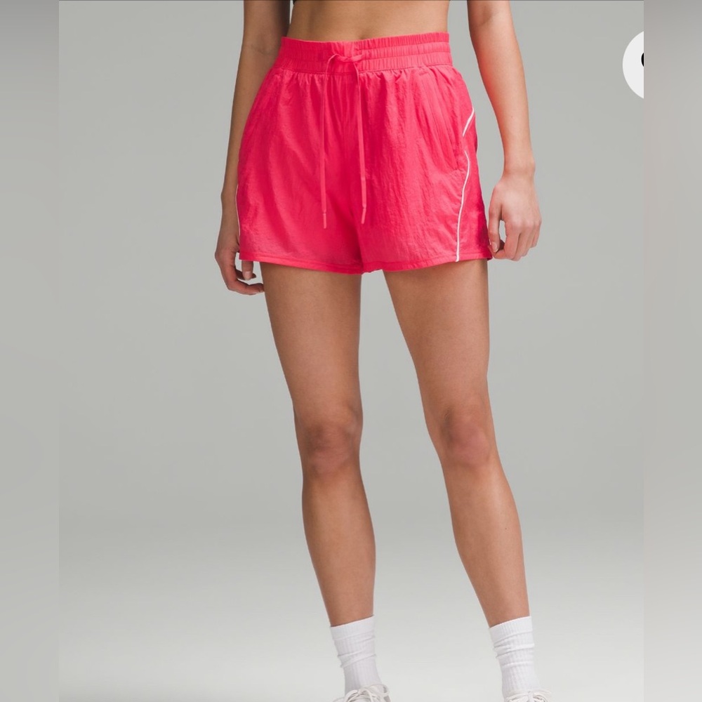 LULULEMON NWT License to Train High-RiseLightweight Short 4'